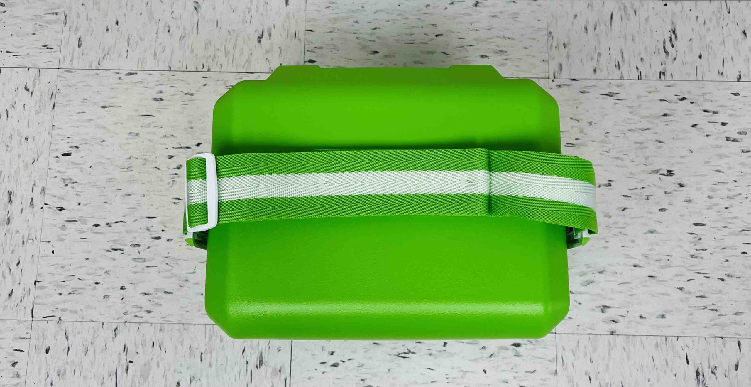 IGLOO Tag-Along-Too Green 11-Quart Tailgating Chest Cooler With Adjustable Strap And 2-Day Ice Retention
