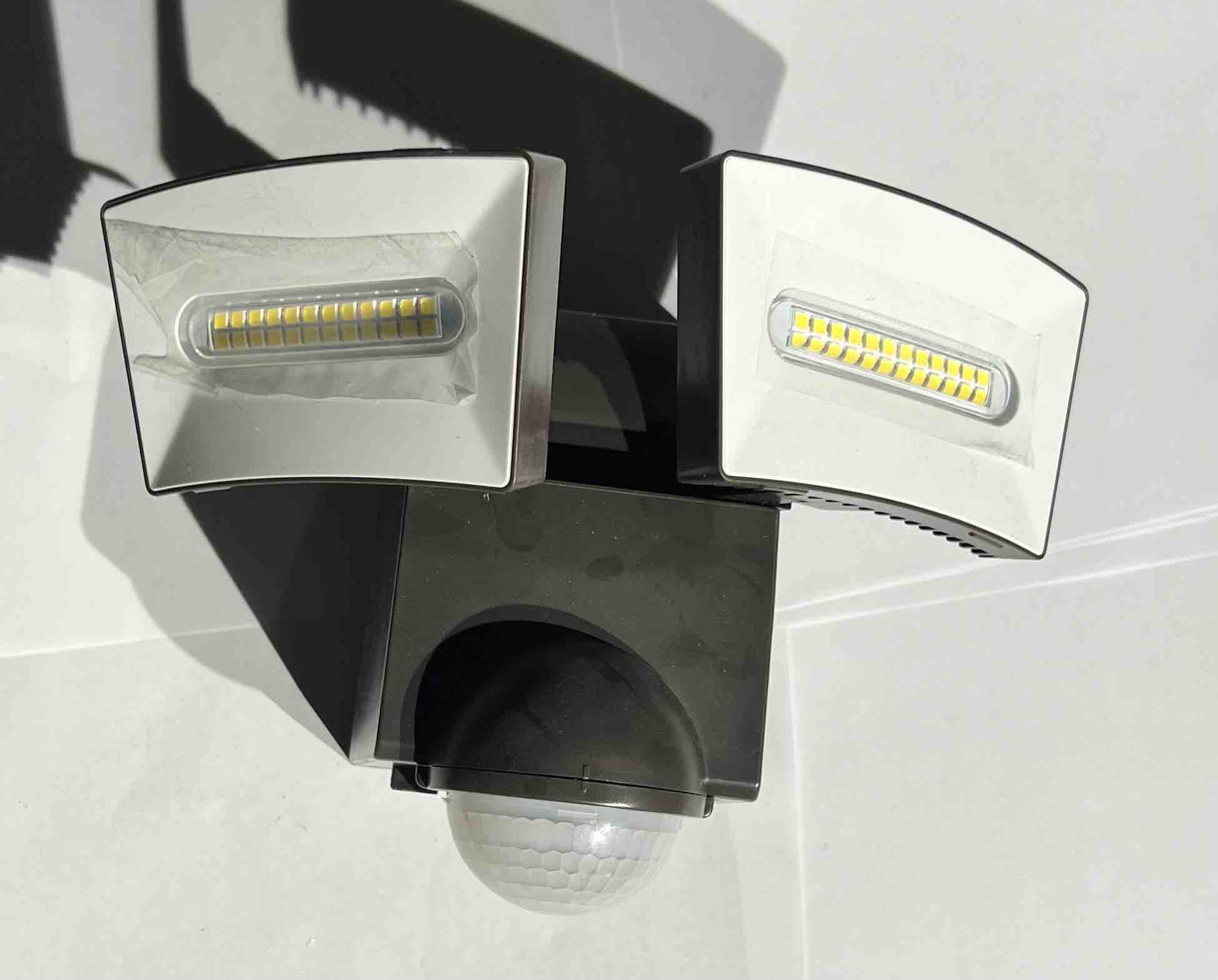 Defiant Motion-Activated Security Light Bronze