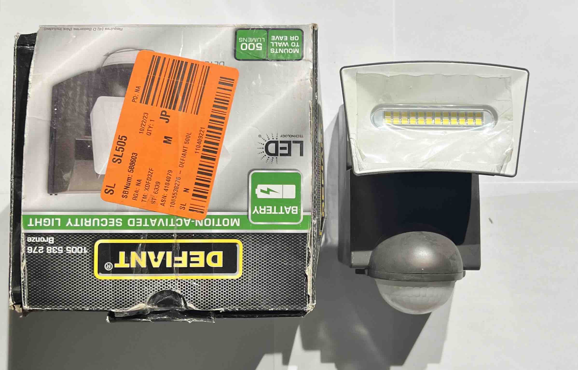 Defiant Motion Activated Security Light Battery Powered LED 500 Lm 1005 538 276