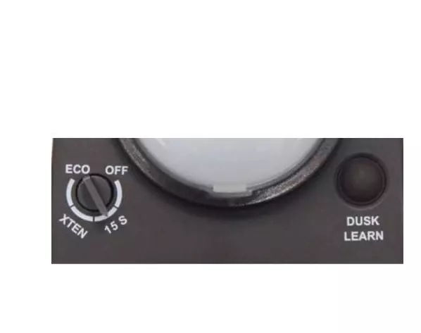 Defiant Motion Activated Security Light Battery Powered LED 500 Lm 1005 538 276